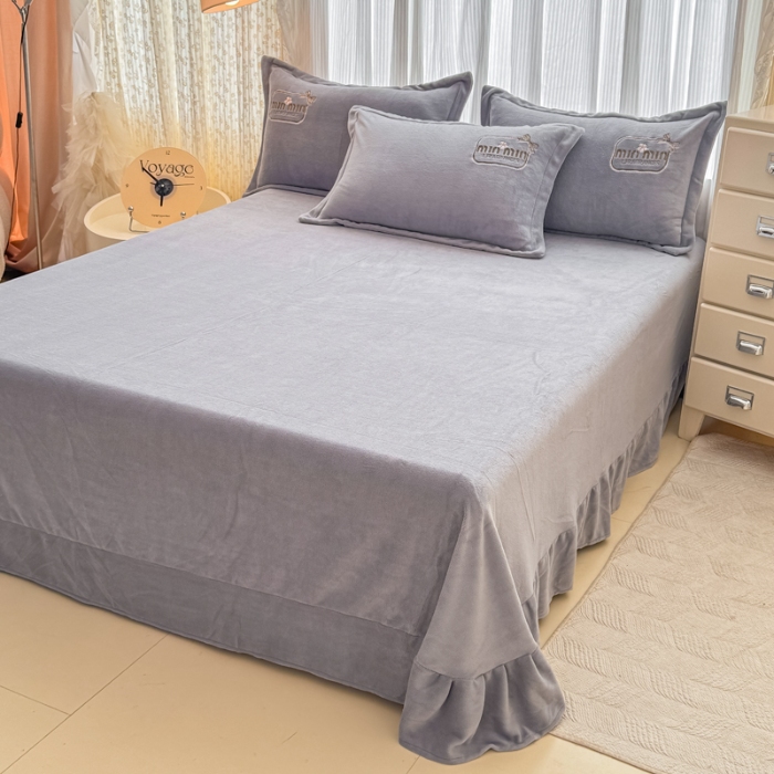 91家纺网 家纺一手货源 找家纺 2025外贸跑量款加厚清新公主法式风花卉纯色牛奶绒贴布绣刺绣花四件套单品床单被套婴儿绒法兰绒兔毛绒四件套 心动灰