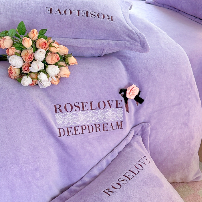 91家纺网 家纺一手货源 找家纺 2025外贸跑量款加厚清新公主法式风花卉纯色牛奶绒贴布绣刺绣花四件套单品床单被套婴儿绒法兰绒兔毛绒四件套 赫本紫