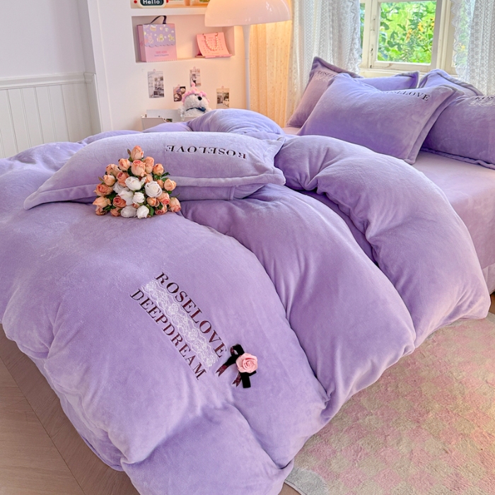 91家纺网 家纺一手货源 找家纺 2025外贸跑量款加厚清新公主法式风花卉纯色牛奶绒贴布绣刺绣花四件套单品床单被套婴儿绒法兰绒兔毛绒四件套 赫本紫