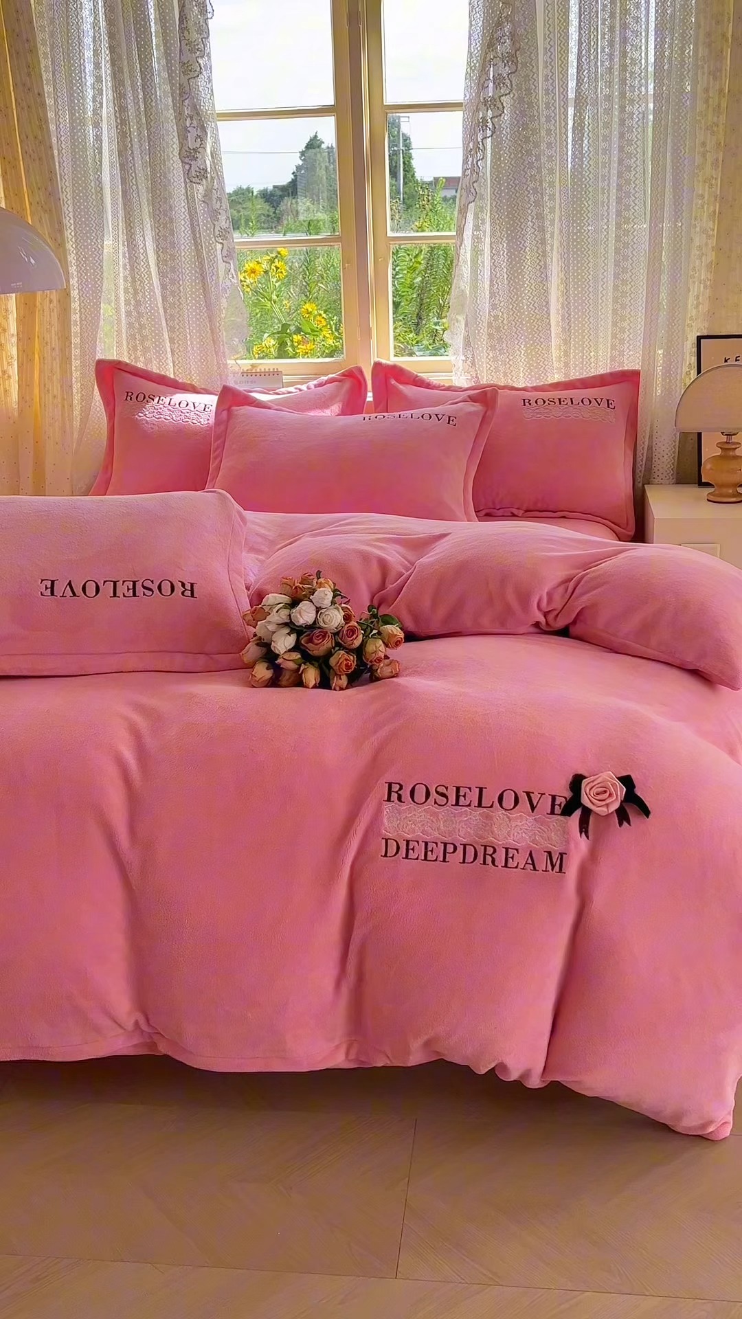 91家纺网 家纺一手货源 找家纺 2025外贸跑量款加厚清新公主法式风花卉纯色牛奶绒贴布绣刺绣花四件套单品床单被套婴儿绒法兰绒兔毛绒四件套 赫本粉