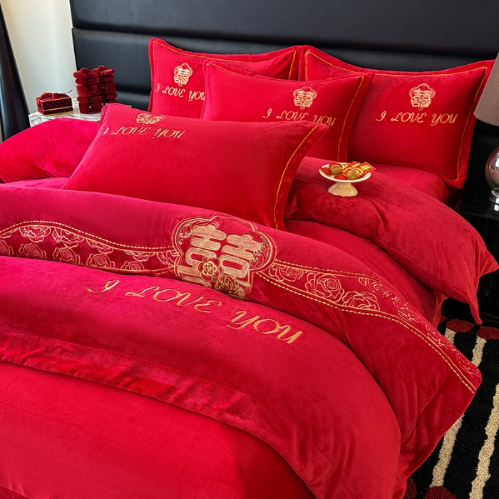 91家纺网 家纺一手货源 找家纺 苏米娜2025秋冬新款高克重9斤全消光牛奶绒大红结婚婚庆四件套大红色龙凤刺绣婴儿绒四件套（含精美手提袋） 永恒 