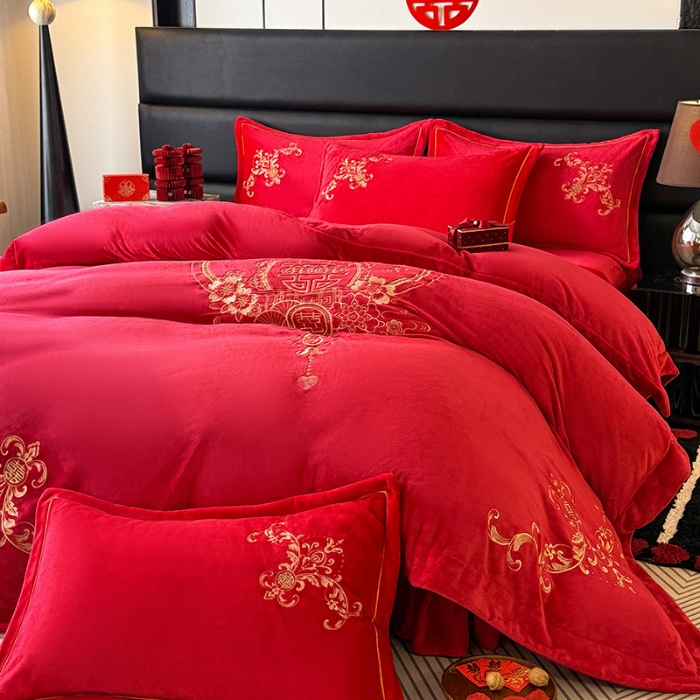 91家纺网 家纺一手货源 找家纺 苏米娜2025秋冬新款高克重9斤全消光牛奶绒大红结婚婚庆四件套大红色龙凤刺绣婴儿绒四件套（含精美手提袋） 爱意浓