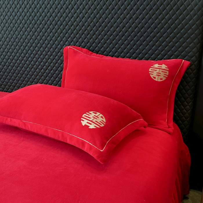 91家纺网 家纺一手货源 找家纺 苏米娜2025秋冬新款高克重9斤全消光牛奶绒大红结婚婚庆四件套大红色龙凤刺绣婴儿绒四件套（含精美手提袋）  龙凤吉祥 