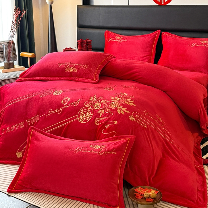 91家纺网 家纺一手货源 找家纺 苏米娜2025秋冬新款高克重9斤全消光牛奶绒大红结婚婚庆四件套大红色龙凤刺绣婴儿绒四件套（含精美手提袋） 倾城 