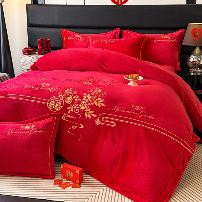 91家纺网 家纺一手货源 找家纺 苏米娜2025秋冬新款高克重9斤全消光牛奶绒大红结婚婚庆四件套大红色龙凤刺绣婴儿绒四件套（含精美手提袋） 倾城 