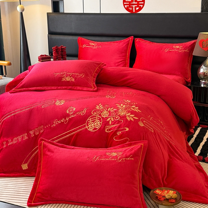 91家纺网 家纺一手货源 找家纺 苏米娜2025秋冬新款高克重9斤全消光牛奶绒大红结婚婚庆四件套大红色龙凤刺绣婴儿绒四件套（含精美手提袋） 倾城 