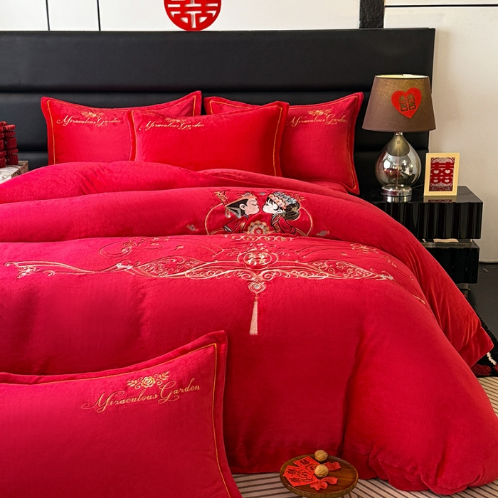 91家纺网 家纺一手货源 找家纺 苏米娜2025秋冬新款高克重9斤全消光牛奶绒大红结婚婚庆四件套大红色龙凤刺绣婴儿绒四件套（含精美手提袋） 甜蜜蜜 