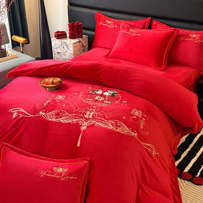 91家纺网 家纺一手货源 找家纺 苏米娜2025秋冬新款高克重9斤全消光牛奶绒大红结婚婚庆四件套大红色龙凤刺绣婴儿绒四件套（含精美手提袋） 甜蜜蜜 