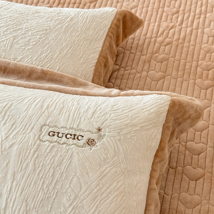 91家纺网 家纺一手货源 找家纺 苏米娜2025年新款全消光加厚牛奶绒轻奢简约床盖款四件套-雅致系列   雅致-奶咖 