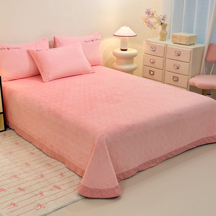 91家纺网 家纺一手货源 找家纺 （总）控价 2025新款  夹棉床盖款240克全消光A类刺绣牛奶绒四件套-可爱兔 直播首选