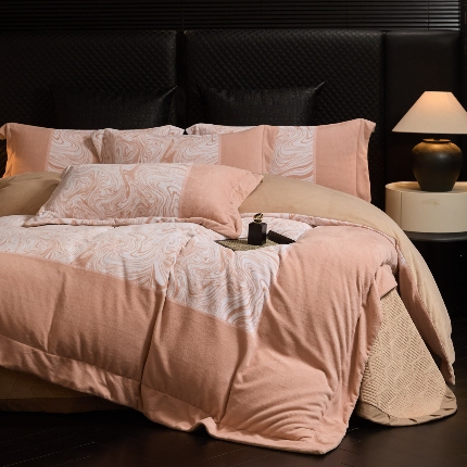 91家纺网 家纺一手货源 找家纺 （总）控价 2025新款 床盖款240克全消光数码印花牛奶绒四件套-云杉