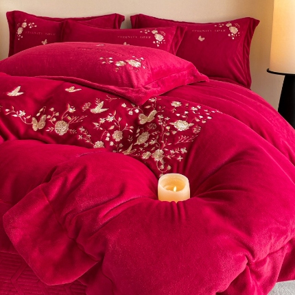 91家纺网 家纺一手货源 找家纺 （总）控价 2025新款 床盖款240克全消光A类刺绣牛奶绒四件套-浮生若梦 直播首选