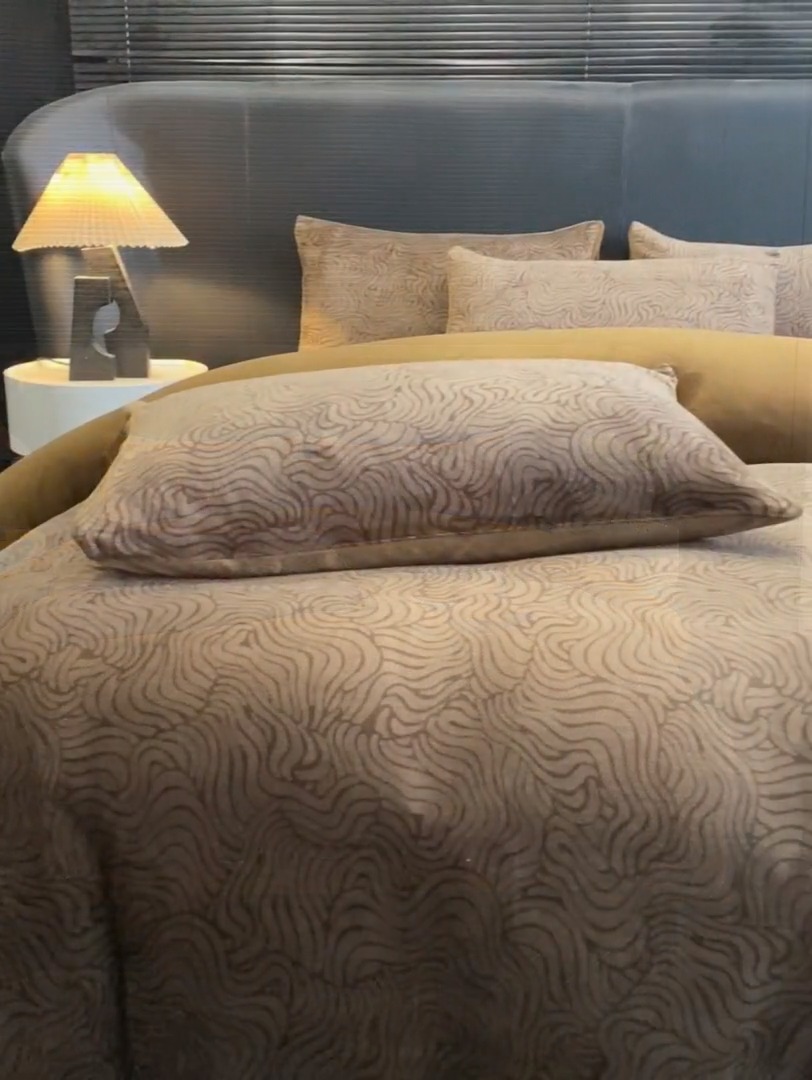 91家纺网 家纺一手货源 找家纺 （总）经年 2025新款 专版花型 牛奶绒四件套直播款  - 诗野