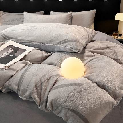 91家纺网 家纺一手货源 找家纺 （总）经年 2025新款 专版花型 牛奶绒四件套直播款  - 风吹麦香