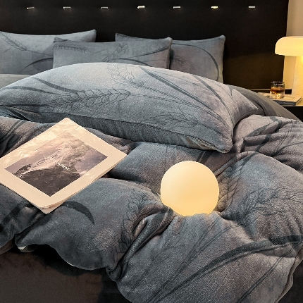 91家纺网 家纺一手货源 找家纺 （总）经年 2025新款 专版花型 牛奶绒四件套直播款  - 风吹麦香