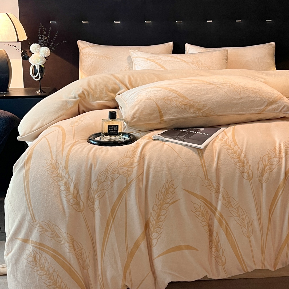 91家纺网 家纺一手货源 找家纺 （总）经年 2025新款 专版花型 牛奶绒四件套直播款  - 风吹麦香