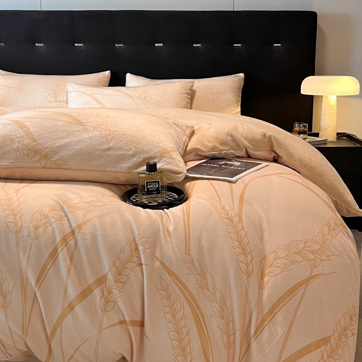 91家纺网 家纺一手货源 找家纺 （总）经年 2025新款 专版花型 牛奶绒四件套直播款  - 风吹麦香