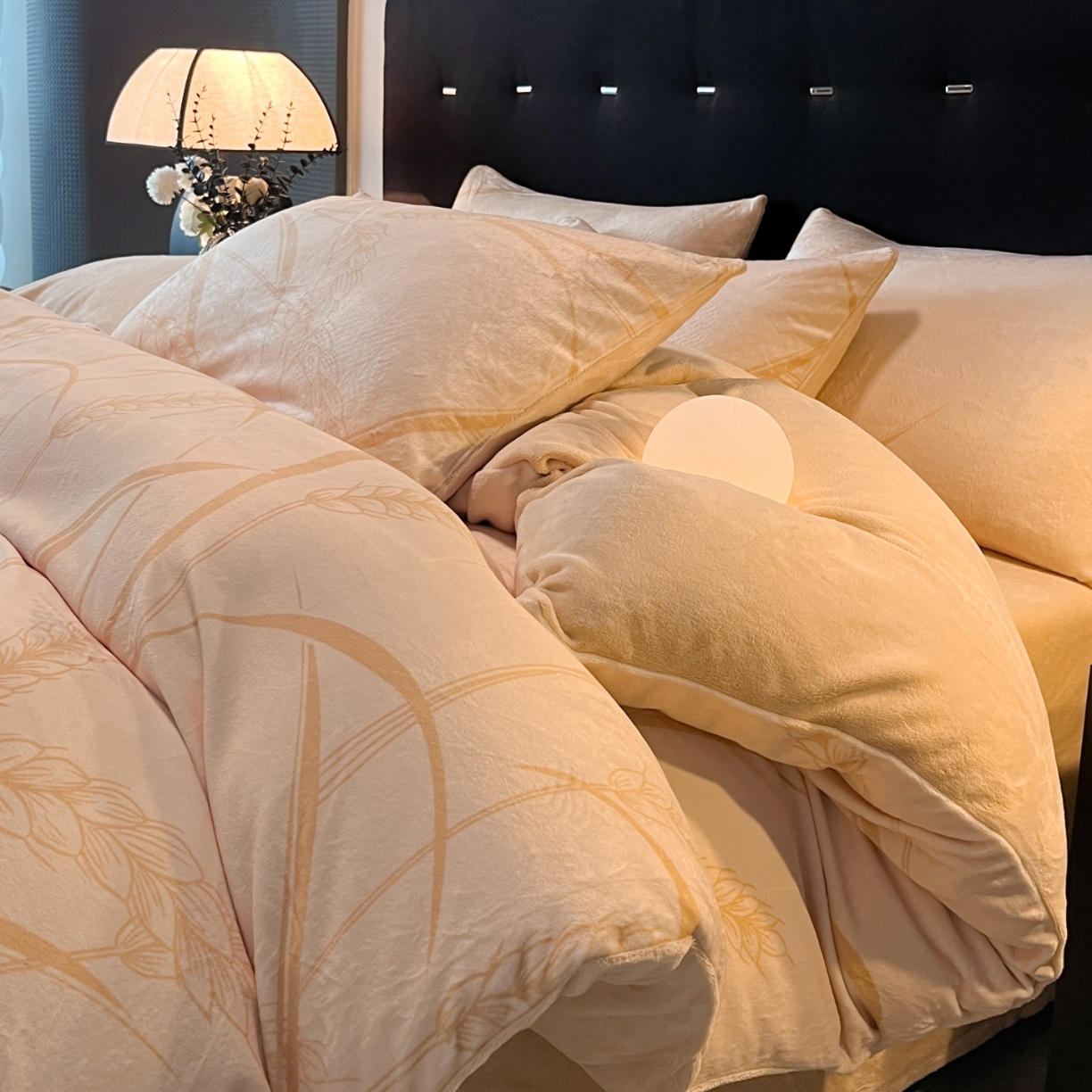 91家纺网 家纺一手货源 找家纺 （总）经年 2025新款 专版花型 牛奶绒四件套直播款  - 风吹麦香