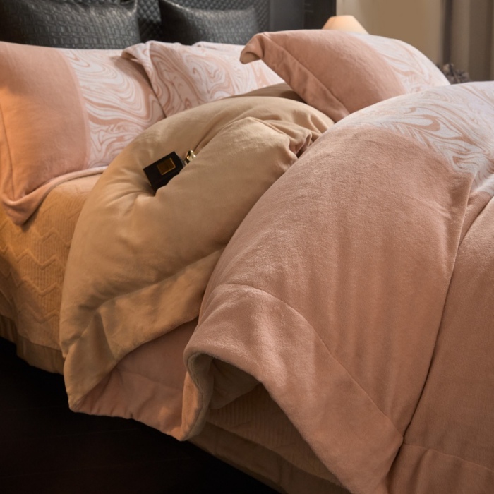 91家纺网 家纺一手货源 找家纺 （总）控价 2025新款 床盖款240克全消光数码印花牛奶绒四件套-云杉