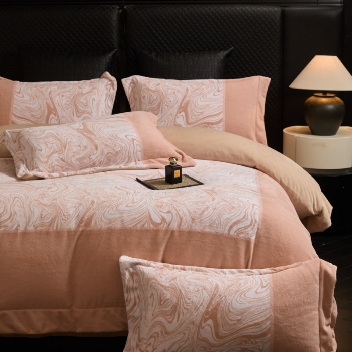 91家纺网 家纺一手货源 找家纺 （总）控价 2025新款 床盖款240克全消光数码印花牛奶绒四件套-云杉