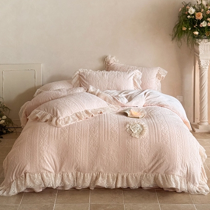 91家纺网 家纺一手货源 找家纺 （总）乐朵家居 2025新款 克拉玫瑰 牛奶绒 床单款夹棉床盖四件套（控价床单268床盖298）