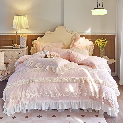 91家纺网 家纺一手货源 找家纺 （总）  乐朵家居 2025新款 维娜 牛奶绒 床盖款四件套,粉玉,奶白