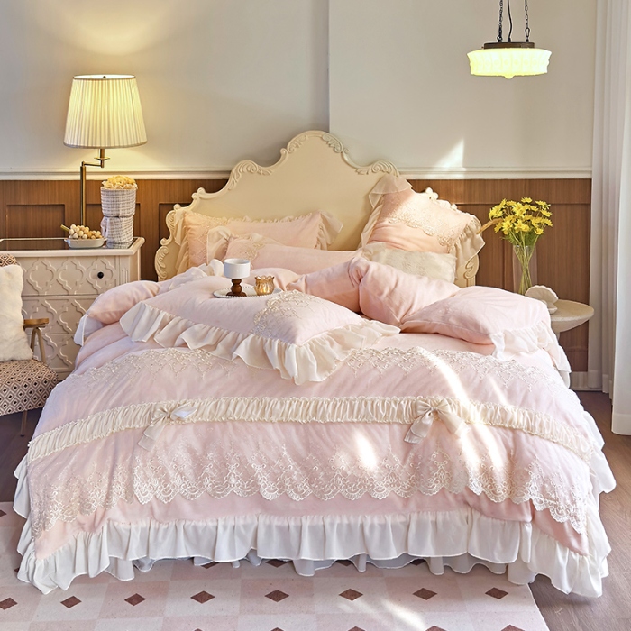 91家纺网 家纺一手货源 找家纺 （总）  乐朵家居 2025新款 维娜 牛奶绒 床盖款四件套