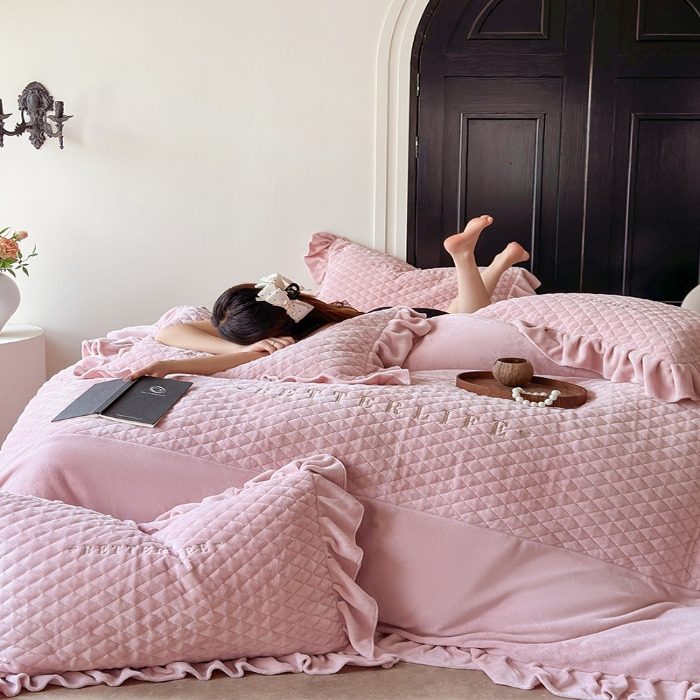 91家纺网 家纺一手货源 找家纺 （总）乐朵家居 2025新款 宝格 牛奶绒床单款夹棉床盖四件套【床单款控价268 床盖款298】