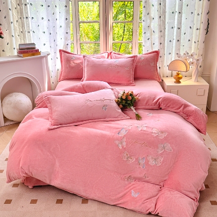 91家纺网 家纺一手货源 找家纺 （总）【苏东来】2025轻奢高端230g加厚纯色甜美公主风花卉牛奶绒刺绣花四件套清新婴儿绒法莱绒兔绒雕花绒四件套