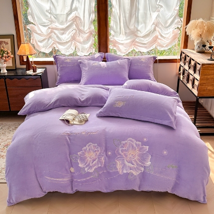 91家纺网 家纺一手货源 找家纺 （总）【苏东来】2025轻奢高端230g加厚纯色甜美公主风花卉牛奶绒刺绣花四件套清新婴儿绒法莱绒兔绒雕花绒四件套