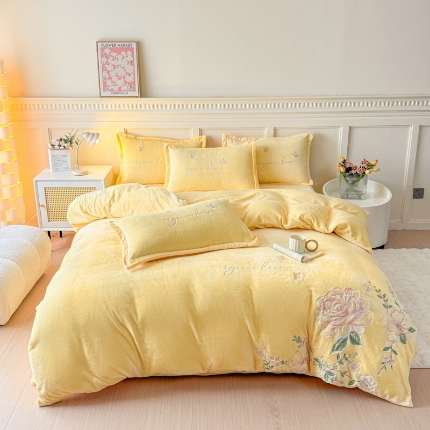 91家纺网 家纺一手货源 找家纺 （总）【苏东来】2025轻奢高端230g加厚纯色甜美公主风花卉牛奶绒刺绣花四件套清新婴儿绒法莱绒兔绒雕花绒四件套