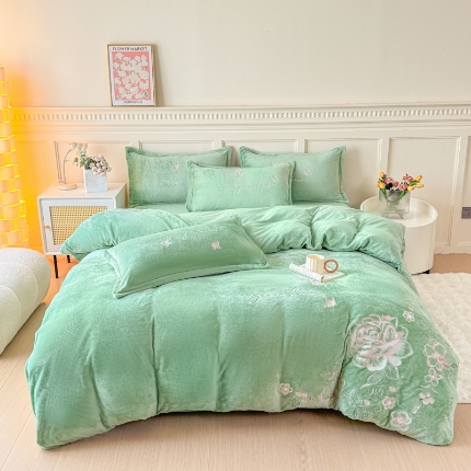 91家纺网 家纺一手货源 找家纺 （总）【苏东来】2025轻奢高端230g加厚纯色甜美公主风花卉牛奶绒刺绣花四件套清新婴儿绒法莱绒兔绒雕花绒四件套