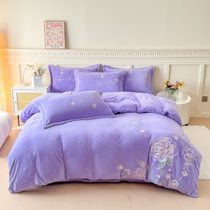 91家纺网 家纺一手货源 找家纺 （总）【苏东来】2025轻奢高端230g加厚纯色甜美公主风花卉牛奶绒刺绣花四件套清新婴儿绒法莱绒兔绒雕花绒四件套