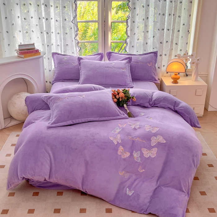 91家纺网 家纺一手货源 找家纺 （总）【苏东来】2025轻奢高端230g加厚纯色甜美公主风花卉牛奶绒刺绣花四件套清新婴儿绒法莱绒兔绒雕花绒四件套