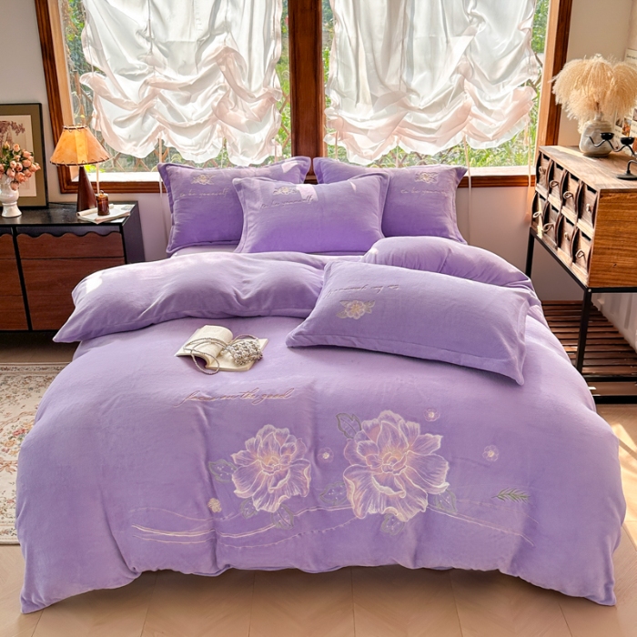 91家纺网 家纺一手货源 找家纺 （总）【苏东来】2025轻奢高端230g加厚纯色甜美公主风花卉牛奶绒刺绣花四件套清新婴儿绒法莱绒兔绒雕花绒四件套