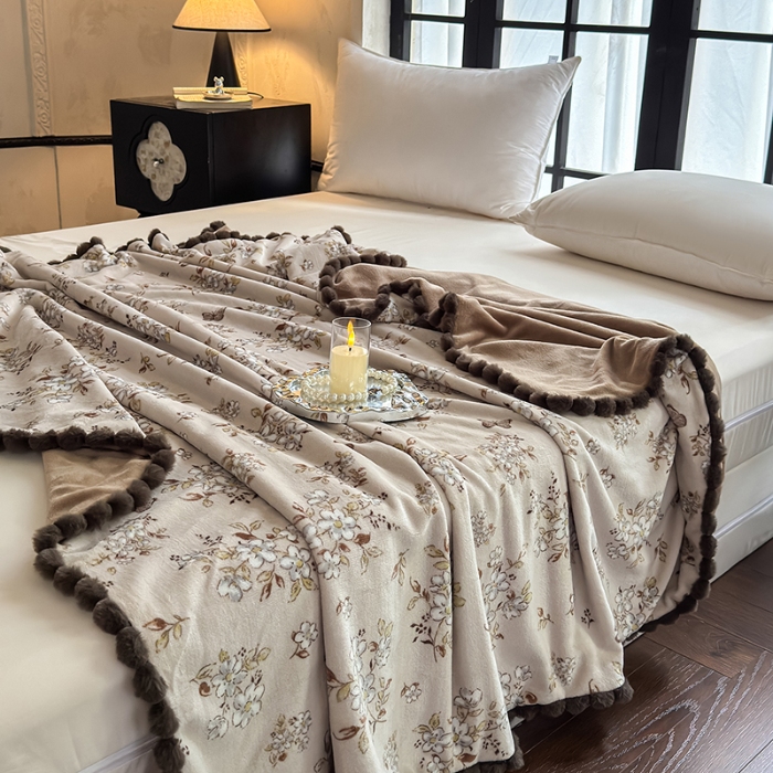 91家纺网 家纺一手货源 找家纺 （总）艾咪-Amy ntmy 2025新款毛球款法式复古风牛奶绒双层毯毛毯毯子