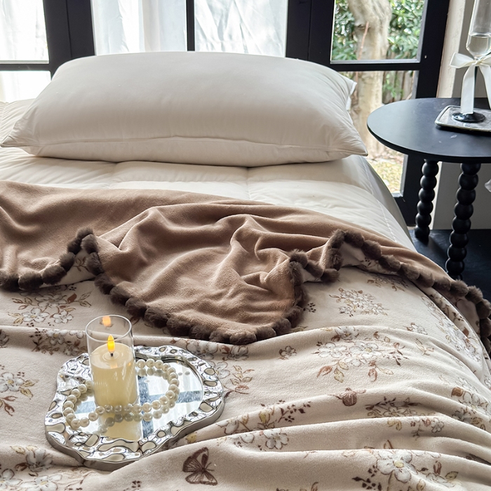 91家纺网 家纺一手货源 找家纺 （总）艾咪-Amy ntmy 2025新款毛球款法式复古风牛奶绒双层毯毛毯毯子