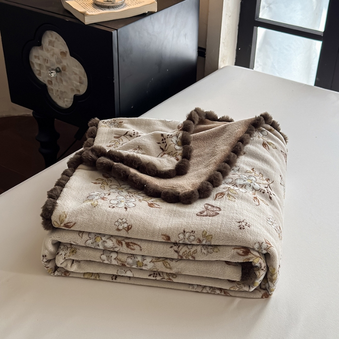 91家纺网 家纺一手货源 找家纺 （总）艾咪-Amy ntmy 2025新款毛球款法式复古风牛奶绒双层毯毛毯毯子