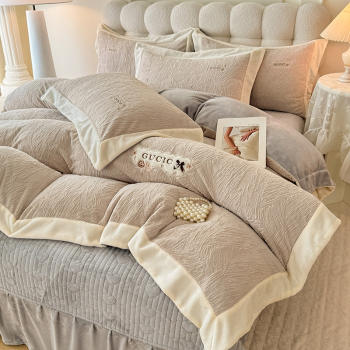 91家纺网 家纺一手货源 找家纺 漫布云2026年新款全消光加厚牛奶绒轻奢简约床盖款四件套-雅致系列 雅致-香槟