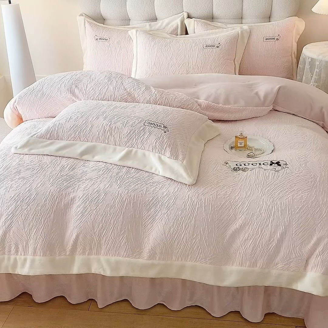 91家纺网 家纺一手货源 找家纺 漫布云2026年新款全消光加厚牛奶绒轻奢简约床盖款四件套-雅致系列 雅致-香槟