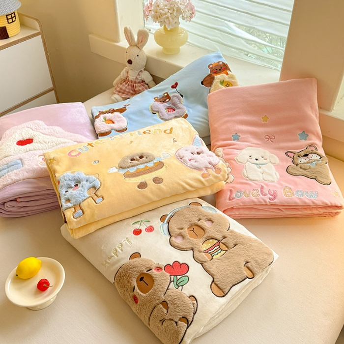 91家纺网 家纺一手货源 找家纺 （总）漫布云家纺2025新款230g全消光大版卡通牛奶绒兔毛贴布绣花床盖四件套可爱卡通男孩女孩法莱绒被套床盖四件套