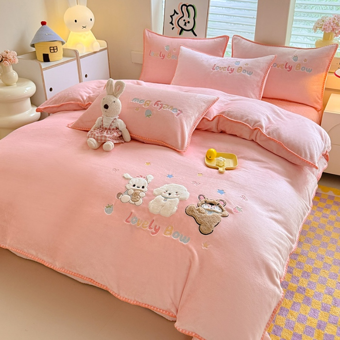 91家纺网 家纺一手货源 找家纺 漫布云家纺2025新款230g全消光大版卡通牛奶绒兔毛贴布绣花床盖四件套可爱卡通男孩女孩法莱绒被套床盖四件套  欢乐兔 