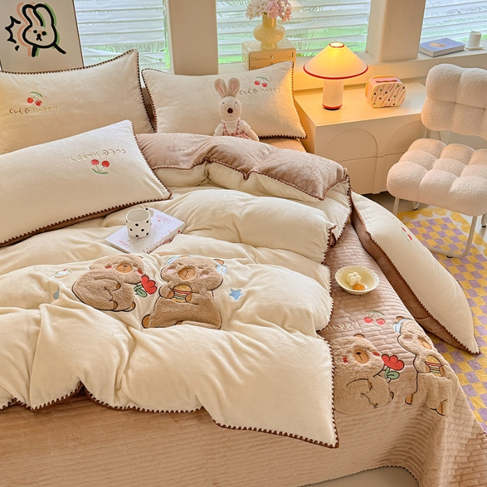 91家纺网 家纺一手货源 找家纺 漫布云家纺2025新款230g全消光大版卡通牛奶绒兔毛贴布绣花床盖四件套可爱卡通男孩女孩法莱绒被套床盖四件套 可爱布布 