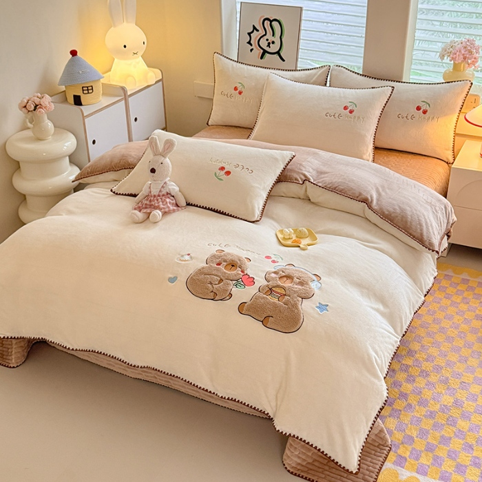 91家纺网 家纺一手货源 找家纺 漫布云家纺2025新款230g全消光大版卡通牛奶绒兔毛贴布绣花床盖四件套可爱卡通男孩女孩法莱绒被套床盖四件套 可爱布布 