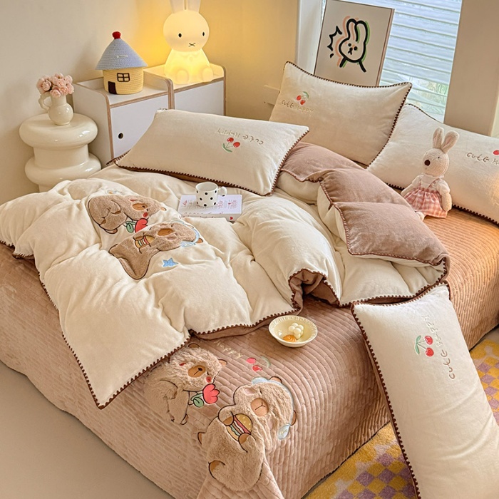 91家纺网 家纺一手货源 找家纺 漫布云家纺2025新款230g全消光大版卡通牛奶绒兔毛贴布绣花床盖四件套可爱卡通男孩女孩法莱绒被套床盖四件套 可爱布布 