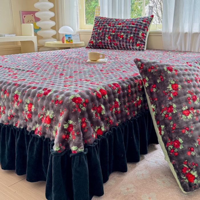 91家纺网 家纺一手货源 找家纺 （总）新款250克兔兔泡泡牛奶绒床裙单品床裙床裙单件三件套