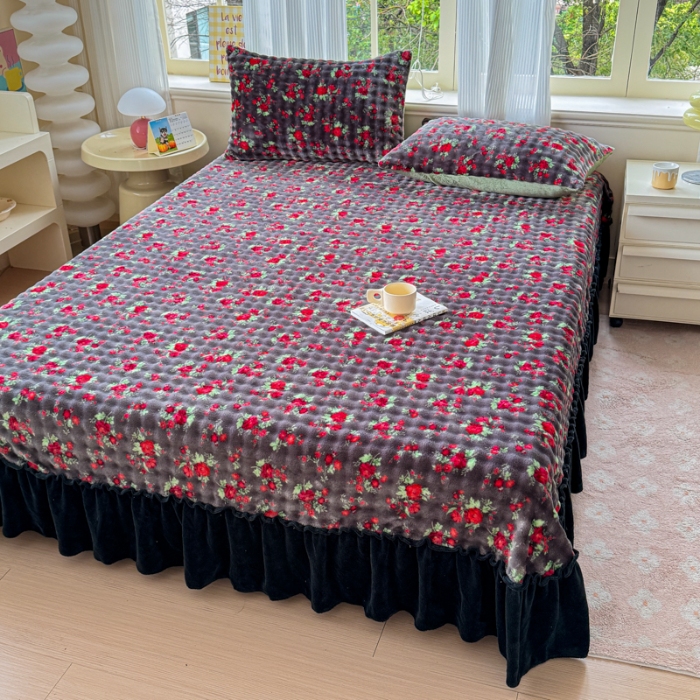 91家纺网 家纺一手货源 找家纺 （总）新款250克兔兔泡泡牛奶绒床裙单品床裙床裙单件三件套