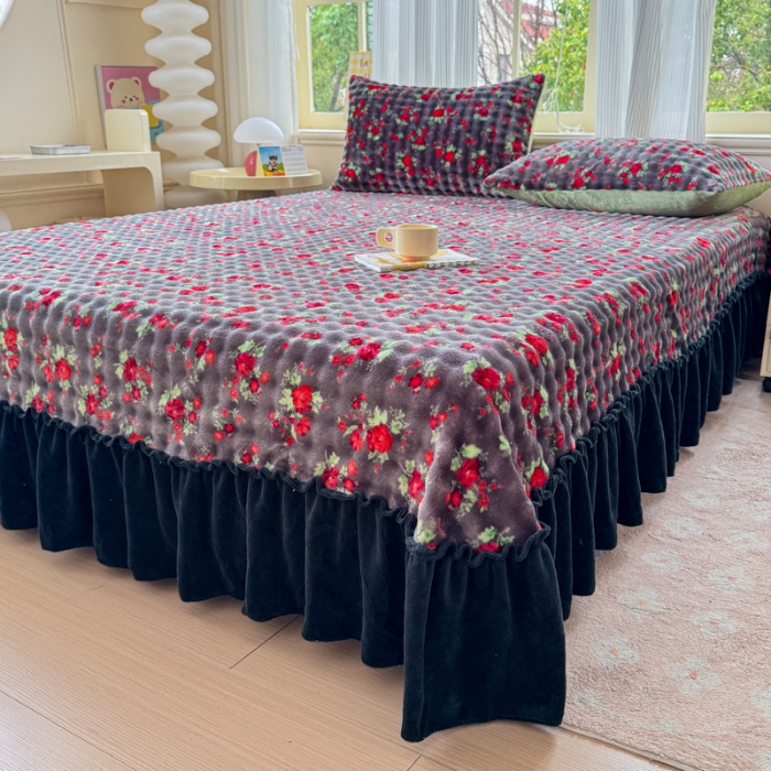 91家纺网 家纺一手货源 找家纺 （总）新款250克兔兔泡泡牛奶绒床裙单品床裙床裙单件三件套