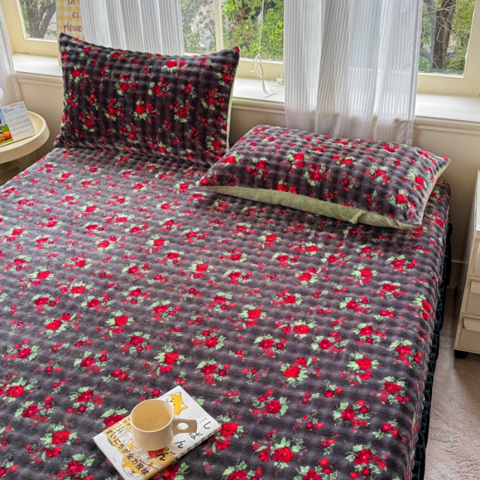 91家纺网 家纺一手货源 找家纺 （总）新款250克兔兔泡泡牛奶绒床裙单品床裙床裙单件三件套