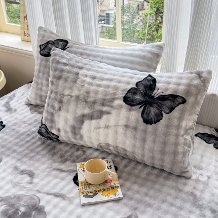 91家纺网 家纺一手货源 找家纺 （总）2025新款250克兔兔牛奶绒大泡泡印花枕套